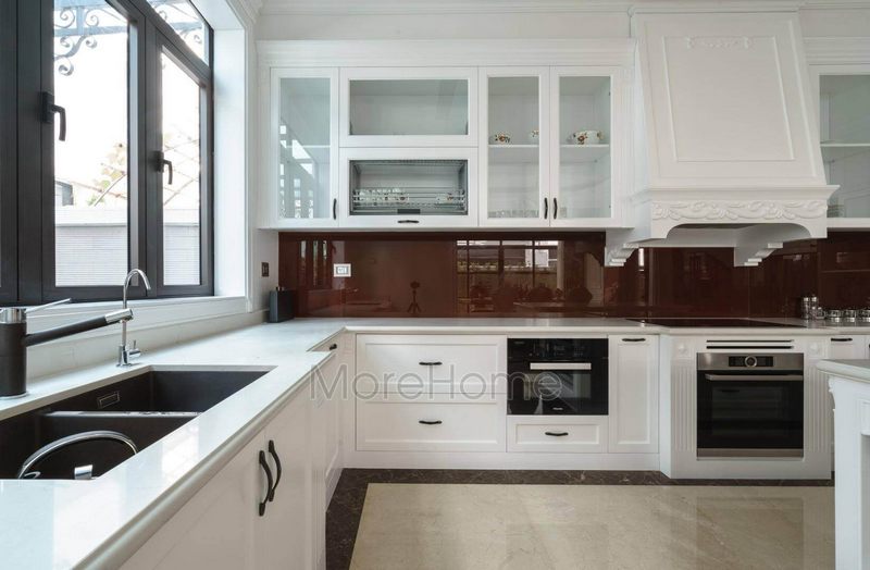 Với hệ thống tủ trên tủ dưới khoảng cách tỷ lệ hợp lý mà phòng bếp gọn gàng tối ưu chức năng nhất